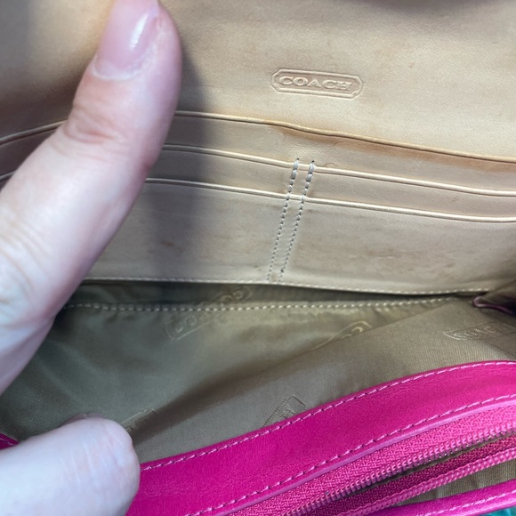 💖COACH💖 Barbie vibe wristlet wallet! - Picture 7 of 9